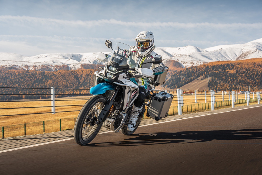 картинка CFMOTO 450MT Турист (450MT Touring) 
