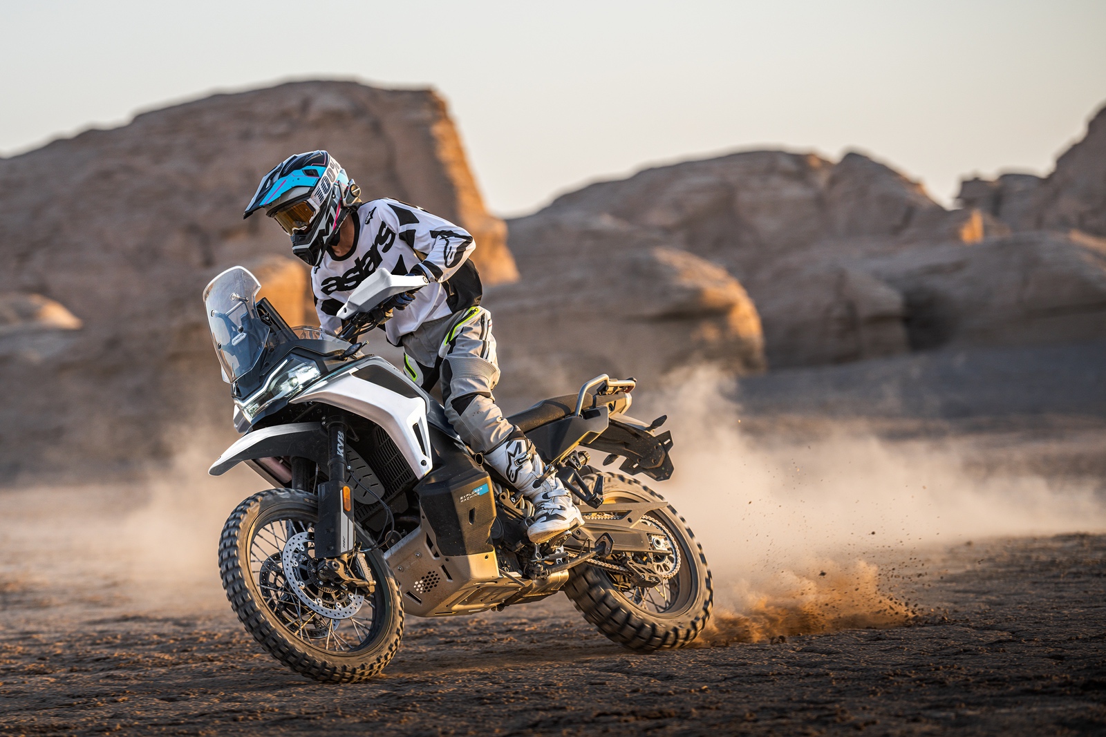 картинка CFMOTO 1000MT-X Спорт (1000MT-X Sport) 