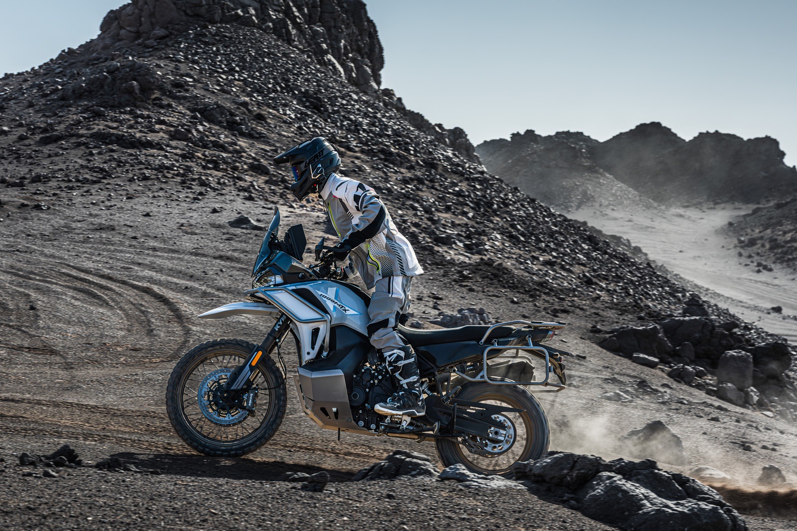 картинка CFMOTO 1000MT-X Турист (1000MT-X Touring) 